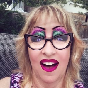 Meet your Posher, Debbie